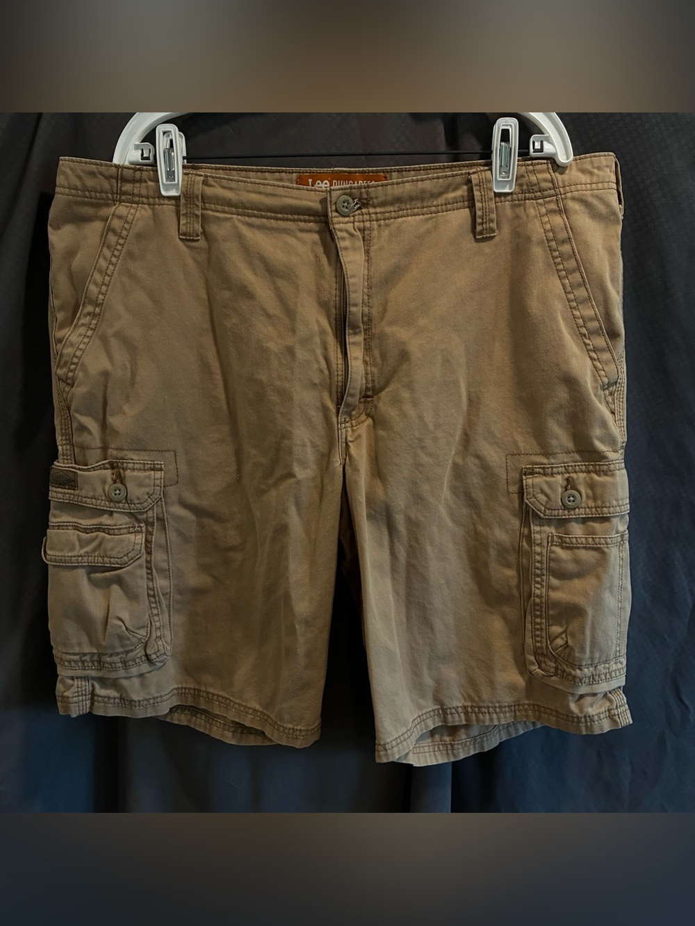 Lee Dungarees Men’s Wyoming Khaki Brown Cargo Shorts w/Utility Pockets; Size 40